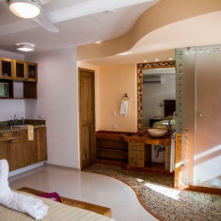 Hotel Andales On The Bay Suites Пуерто Валярта Екстериор снимка