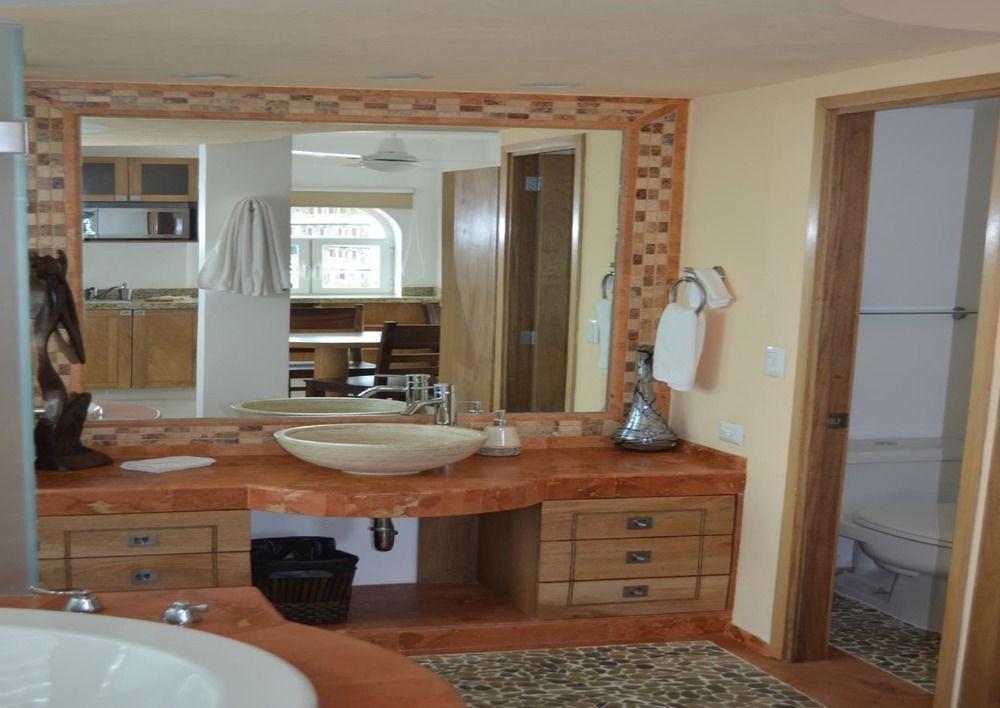 Hotel Andales On The Bay Suites Пуерто Валярта Екстериор снимка
