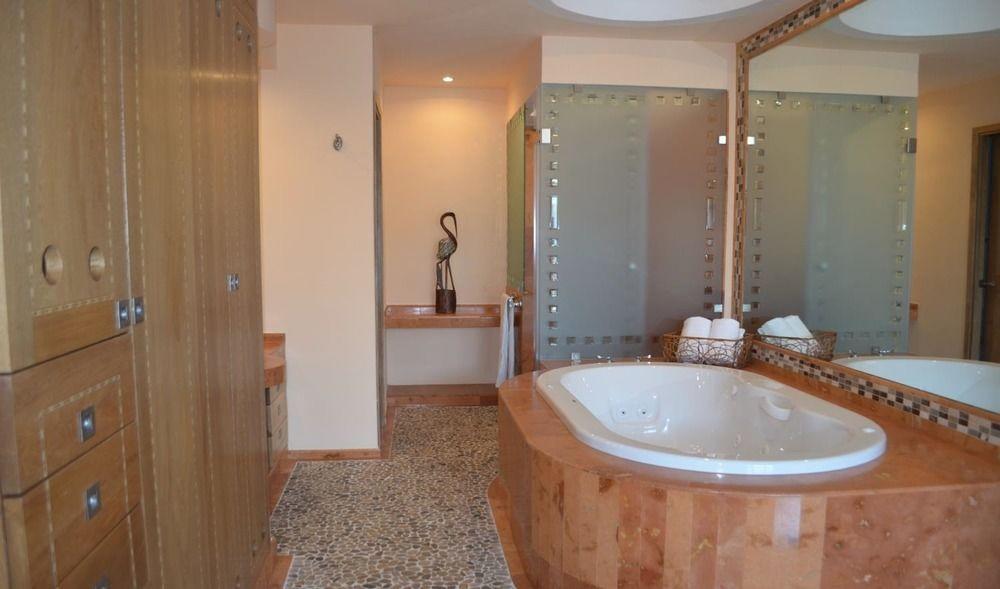 Hotel Andales On The Bay Suites Пуерто Валярта Екстериор снимка