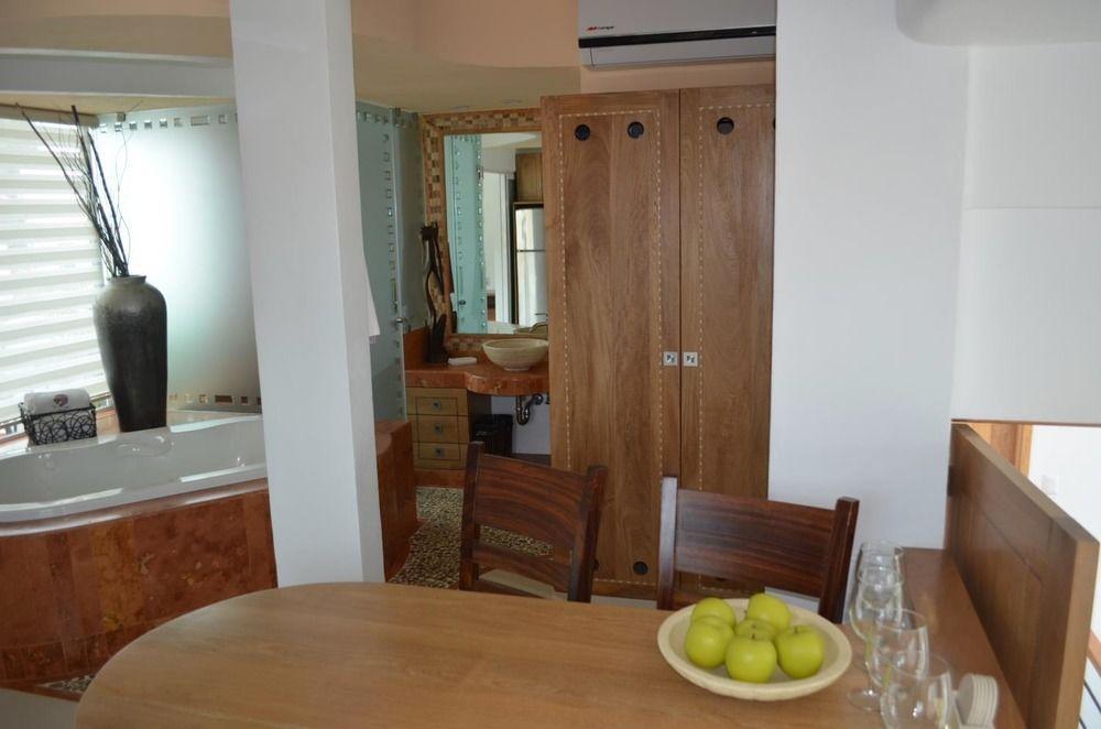 Hotel Andales On The Bay Suites Пуерто Валярта Екстериор снимка
