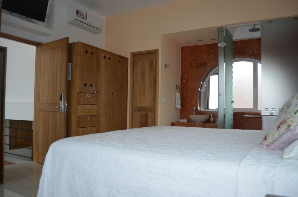 Hotel Andales On The Bay Suites Пуерто Валярта Екстериор снимка
