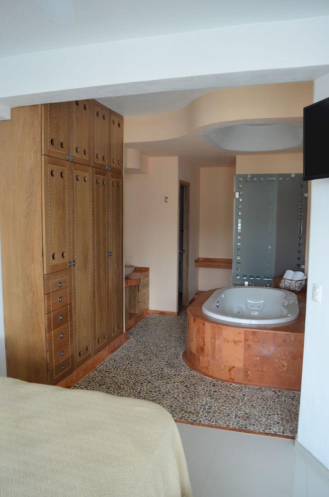 Hotel Andales On The Bay Suites Пуерто Валярта Екстериор снимка