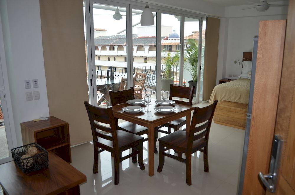 Hotel Andales On The Bay Suites Пуерто Валярта Екстериор снимка