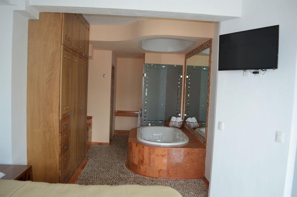 Hotel Andales On The Bay Suites Пуерто Валярта Екстериор снимка