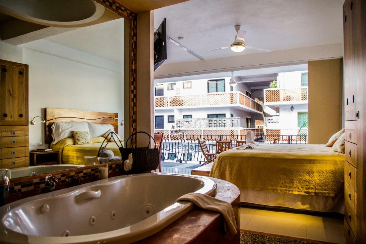 Hotel Andales On The Bay Suites Пуерто Валярта Екстериор снимка