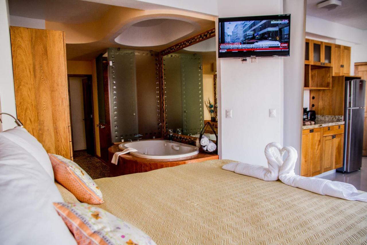 Hotel Andales On The Bay Suites Пуерто Валярта Екстериор снимка
