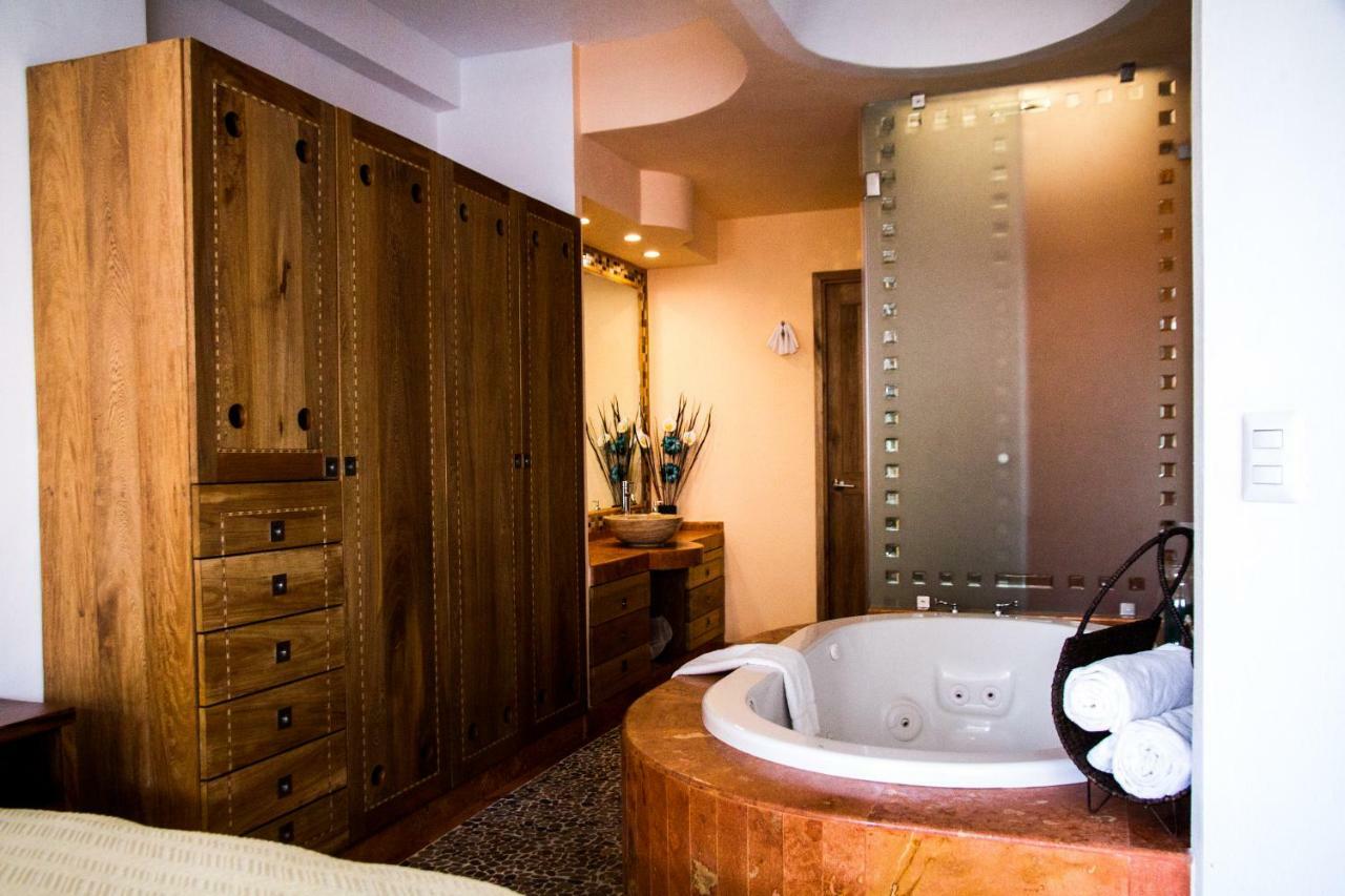Hotel Andales On The Bay Suites Пуерто Валярта Екстериор снимка